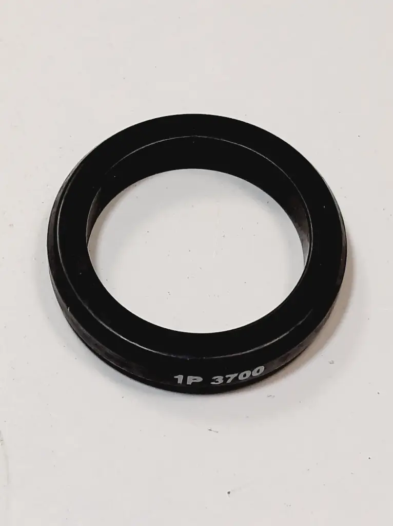 1P3700